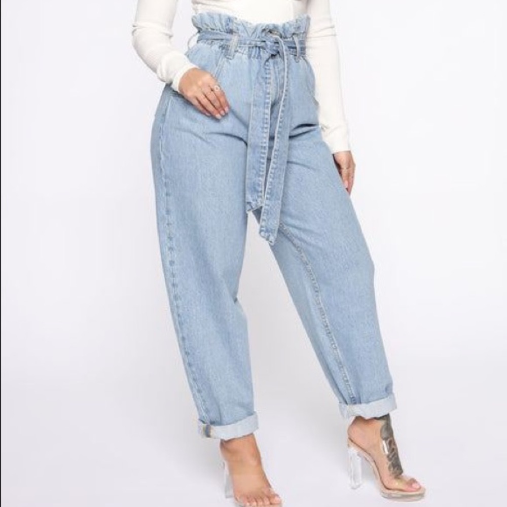 High Rise Mom Jeans Light Wash